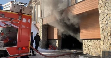 Фото: В гараже отеля в Шерегеше произошёл пожар 3
