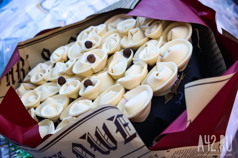 Фото: Как я ездил на «ПельменьФест» в посёлок под Прокопьевском, ел пельмени из чайника и проиграл в сборке мясорубки на скорость 12