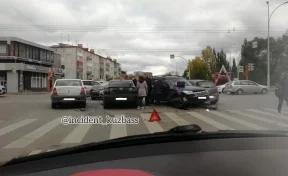 Массовое ДТП в центре Кемерова сняли на видео