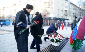 В Кемерове в канун Дня Неизвестного Солдата почтили память погибших в ВОВ