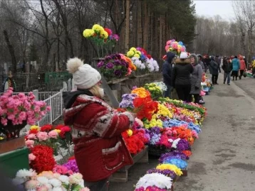 Фото: Кемеровские кладбища подготовили к Радонице 1