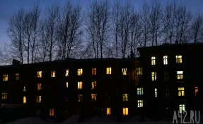 Заживо сгорел у окна: шокирующее видео с пожара в Новокузнецке обсуждают в Сети 