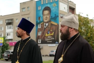 Фото: В Кемерове на фасаде дома по улице Патриотов появился гигантский мурал 4