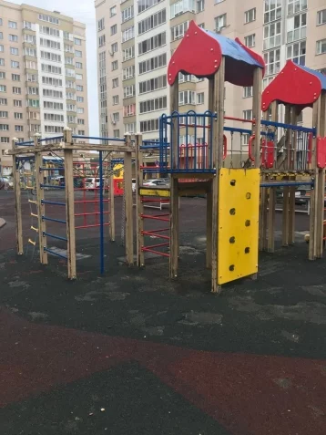 Фото: Кемеровчане пожаловались на плохое состояние детской площадки 1
