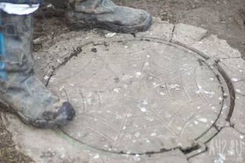 Фото: В Москве лопнула труба центрального отопления, горячей водой залило дорогу 1