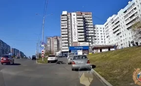 В Иркутской области велосипедист упал на проезжей части под колёса автомобиля и погиб
