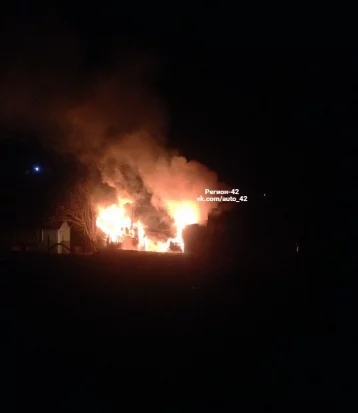 Фото: В Кемерове в садовом обществе произошёл крупный пожар 1