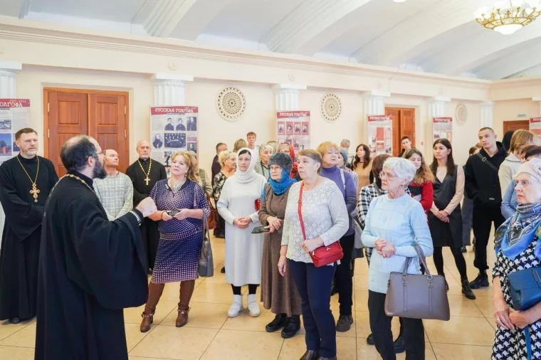 Фото: В Кузбассе открылась передвижная выставка «Русская Голгофа» 4