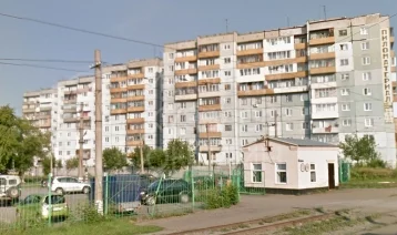 Фото: «Балконы не в тему»: кемеровчанин попросил обновить фасад дома рядом со строящимся катком 1