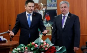 Кузбасские депутаты поздравили женщин с 8 марта 