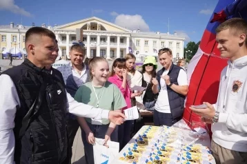 Фото: «Почувствовал мощную энергетику»: Илья Середюк поздравил и наградил кузбасскую молодёжь 1