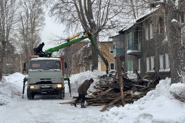 Власти Кемерова отчитались об устранении порыва и начале ремонта рухнувшей крыши