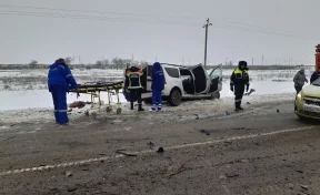В аварии под Саратовом погибли три пациента и водитель, ехавшие на гемодиализ. Ещё два человека пострадали