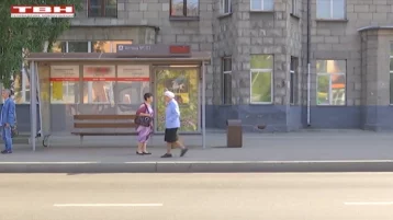 Фото: В Новокузнецке вандалы сломали остановки с часами 1