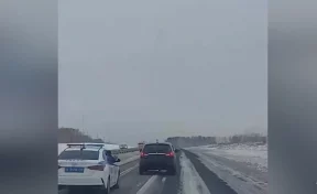 В Киселёвске инспекторы ГАИ остановили гонщика с помощью стрельбы по колёсам