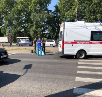 Фото: В Кемерове у трамвайной остановки умер мужчина 1
