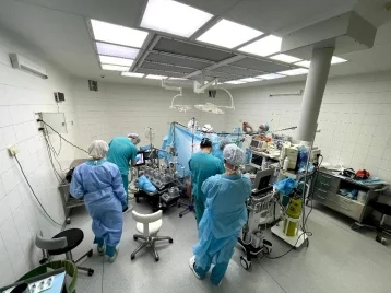 Фото: Кузбасские врачи впервые заменили клапан сердца через разрез между рёбрами 1