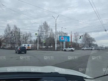 Фото: Очевидцы: в Кемерове на перекрёстке произошли два ДТП из-за светофора, он разом показал красный и зелёный 3