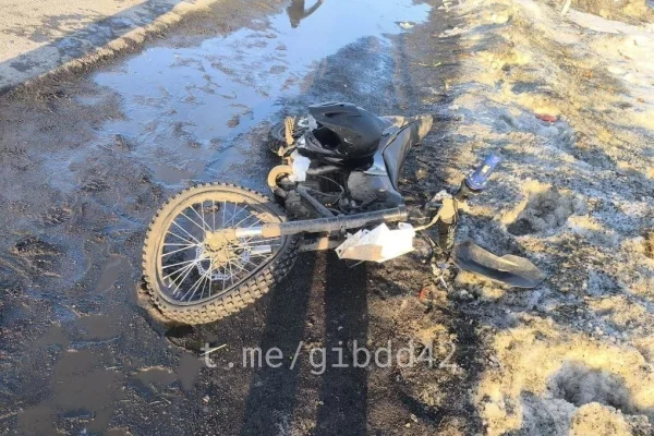 В Кузбассе 16-летний мотоциклист получил травмы в ДТП с иномаркой