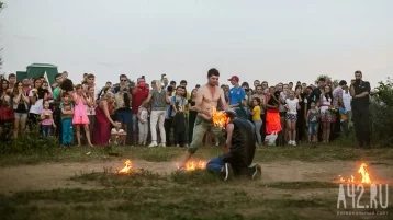 Фото: В Кемерове во время файер-шоу у выступающего загорелось лицо 1