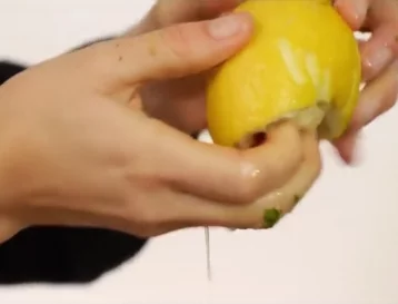 Фото: Женщина сняла на видео самый отвратительный способ приготовления пищи 1