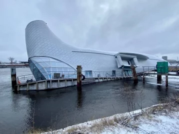 Фото: В Санкт-Петербурге затонул плавучий ресторан: прокуратура начала проверку 1