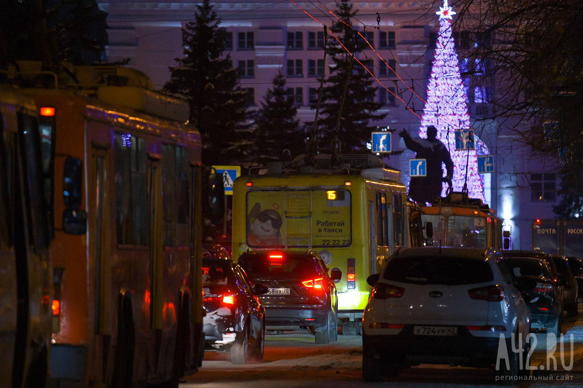 УЕЗТУ: в новогоднюю ночь кемеровчан развезут по домам. Транспорт будет работать до 2:30