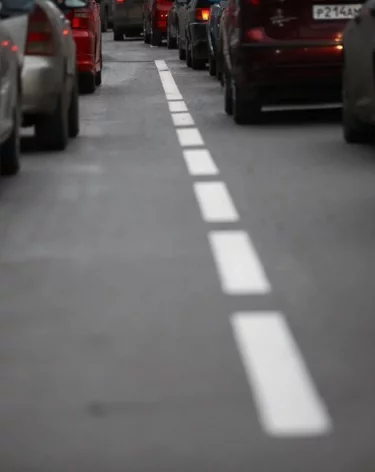 В Кемерове водителя, за несколько минут дважды грубо нарушившего ПДД, оштрафовали на 9 000 рублей