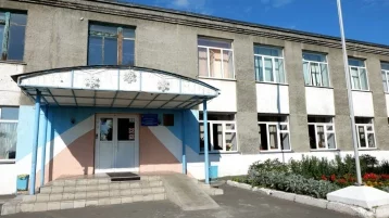 Фото: В Кемерове здание школы, в котором обрушился чердак, отремонтируют за 71 млн рублей 1