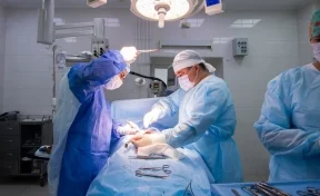«Пища не усваивалась»: кузбасские врачи спасли женщину, страдавшую от мучительной болезни