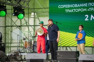 Фото: Кузбассовец стал одним из лучших трактористов России 1
