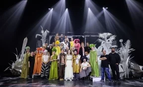 Мэр Новокузнецка поздравил актёров: драматическому театру исполнилось 90 лет