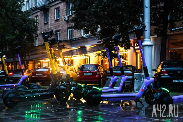 Власти Кузбасса установили штрафы за брошенные где попало самокаты