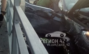 В Кемеровском районе столкнулись фура и легковой автомобиль Mercedes