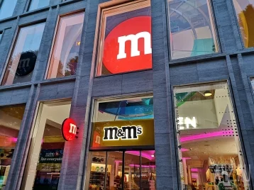 Фото: В США на фабрике M&M's двое рабочих упали в чан с шоколадом  1