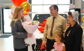 Власти Кузбасса подарили автомобиль семье с 11 детьми из Прокопьевска