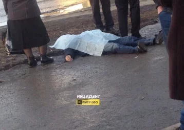 Фото: В мэрии Кемерова рассказали подробности смерти мужчины напротив ТК «Семёрка» 1
