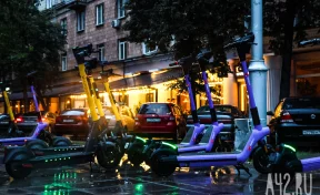 Власти Кузбасса установили штрафы за брошенные где попало самокаты