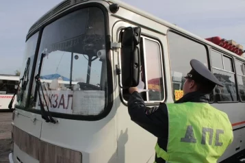 Фото: Более 110 нарушений выявила кемеровская ГИБДД среди водителей автобусов и такси 1
