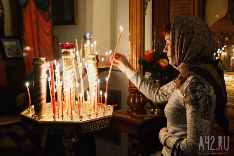 Фото: Ночная литургия: кемеровчане встретили Пасху 35