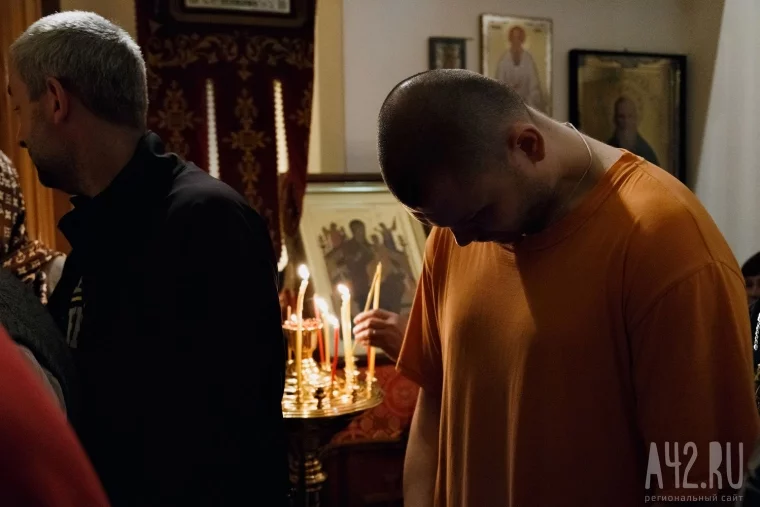 Фото: Ночная литургия: кемеровчане встретили Пасху 34