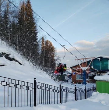 Фото: В Междуреченске восстановили работу кресельного подъёмника на горе Югус 1