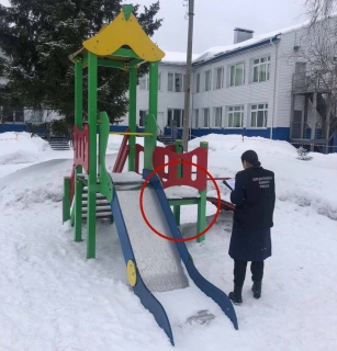 В Лесосибирске трёхлетний мальчик погиб на прогулке в детсаду: воспитателю вынесли приговор