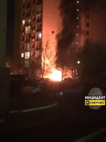 Фото: В Кемерове неизвестные подожгли автомобиль 1