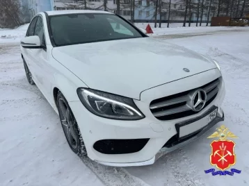 Фото: В Кемерове трое мужчин угрожали владельцу Mercedes-Benz пистолетом и угнали его машину 1