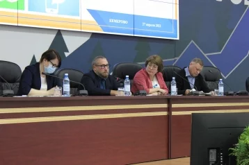 Фото: Вопросы развития региональных и муниципальных СМИ обсудили на конференции в Кемерове 1