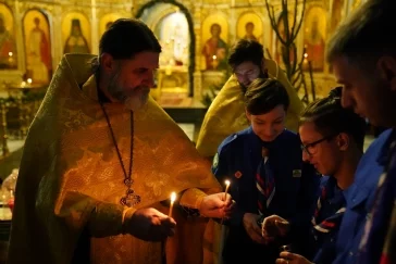 Фото: В Кемерово из храма Рождества Христова в Палестине привезли Вифлеемский огонь 2