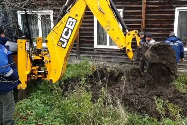 Аварийный отряд ЖКХ начал восстанавливать порыв водопровода в Анжеро-Судженске