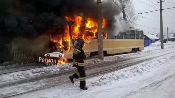 Фото: В Кемерове сгорел трамвай 1