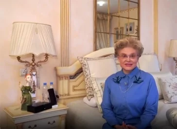 Фото: Уроженка Кемерова Елена Малышева показала на видео свою квартиру с мебелью в дворцовом стиле 3
